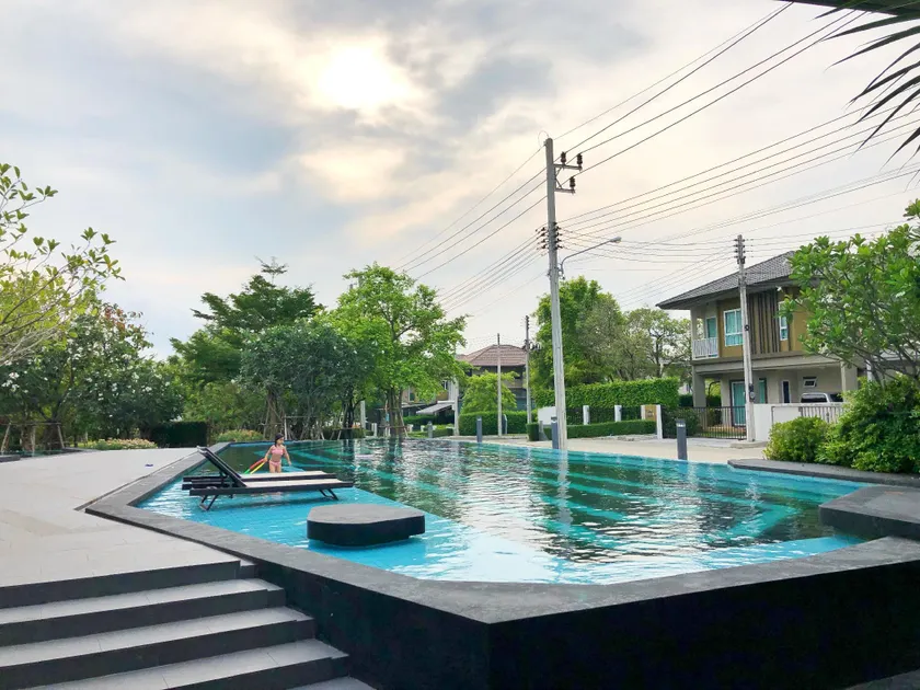 4BR @ Mountain View w/wifi, Pool, Gym & Big Garden - Image 1