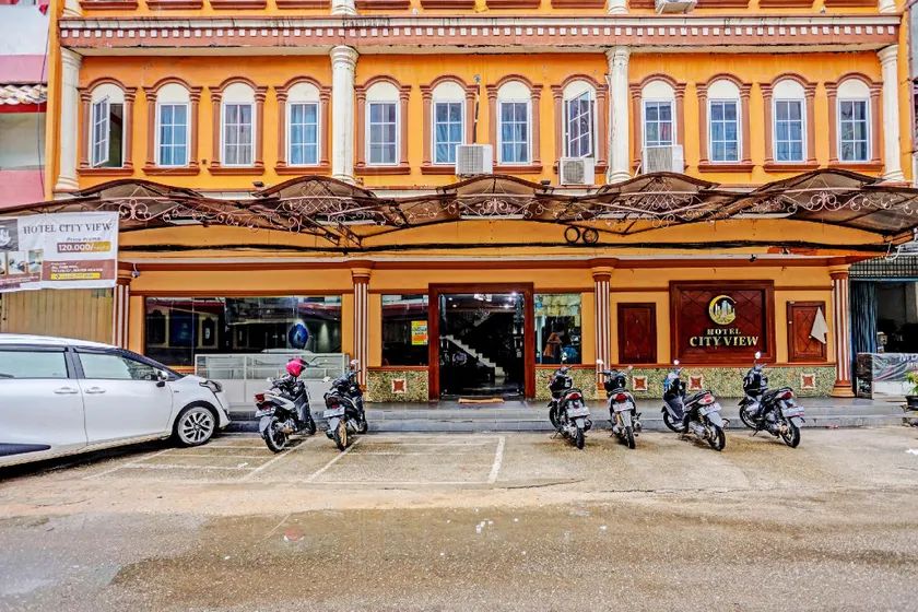 OYO 92402 City View Hotel - Image 1