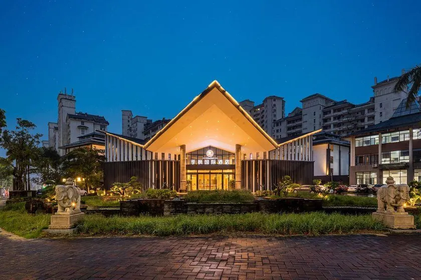 Jifeng International Hotel (Wanning High Speed Railway Station) - Image 1