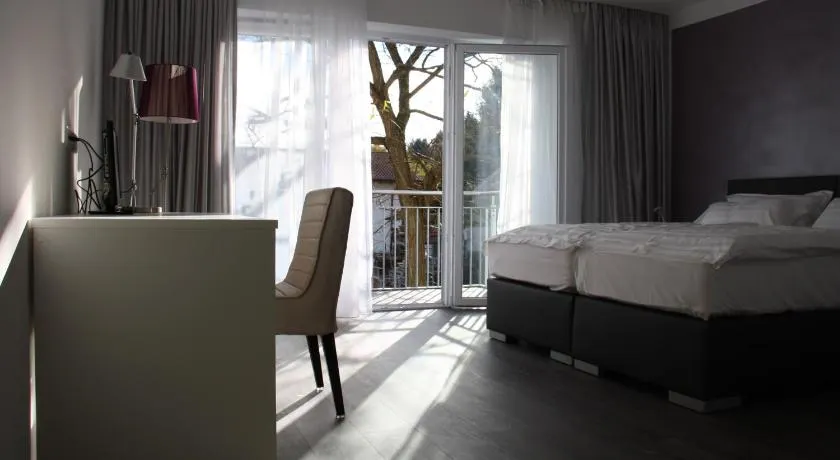 Victoria Living - Image 1