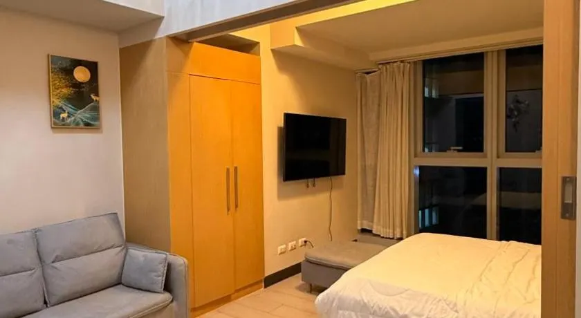 Uptown Parksuites Tower 1 - Image 1