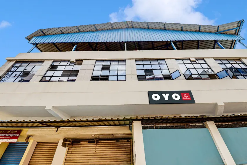 Hotel O FF City Lodge - Image 1