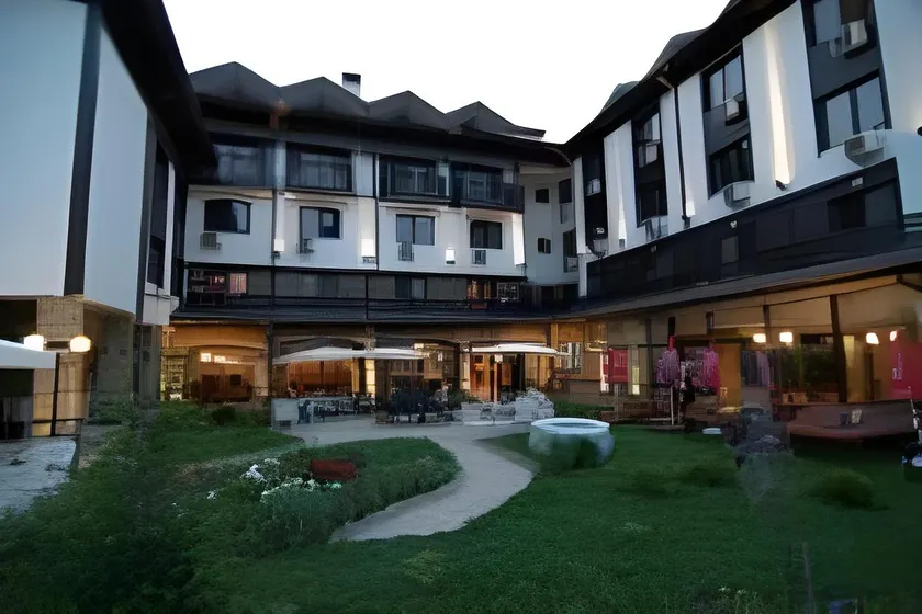 Hotel Bansko SPA & Holidays - Free Parking - Image 1