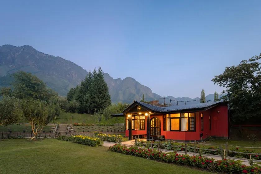LohonoStays The Red Cottage - Image 1