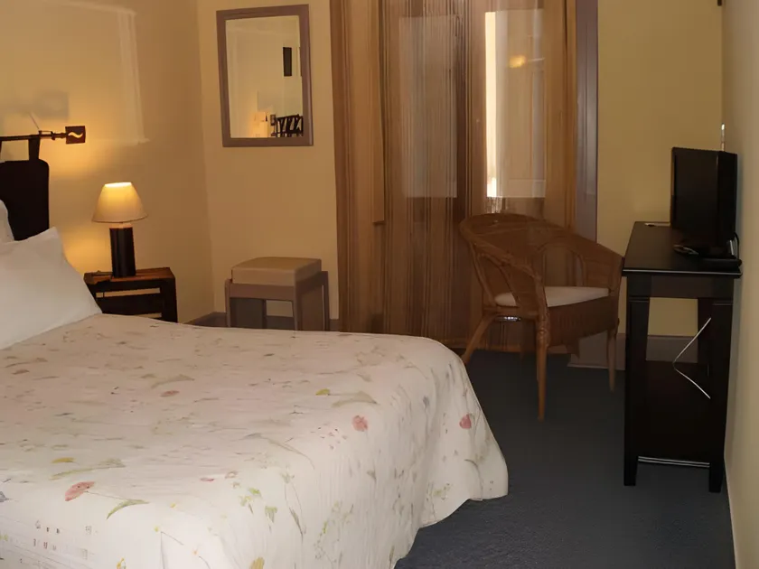 Hotel des Alpes - Image 1