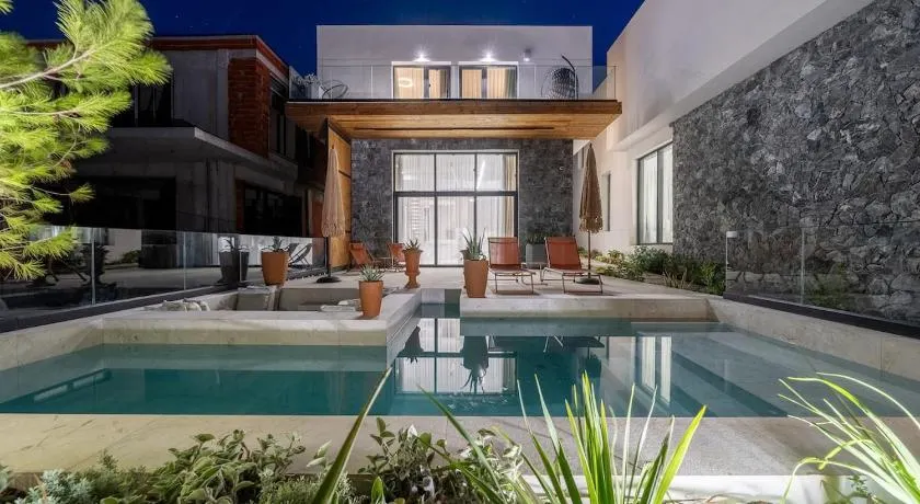 Alicanto Luxury Villa K2 - Image 1