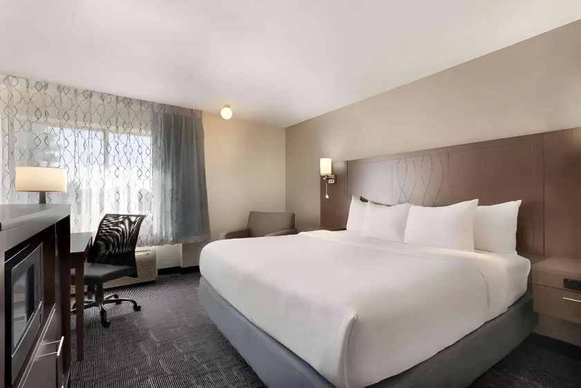 Baymont by Wyndham Des Moines North - Image 1