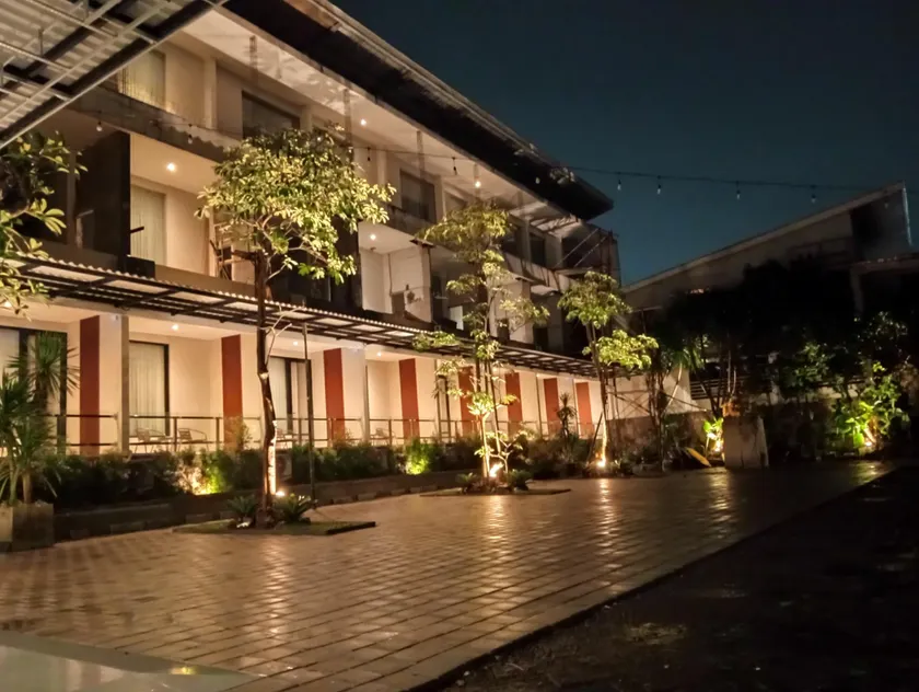 NEW CEMPAKA HILL HOTEL - Image 1