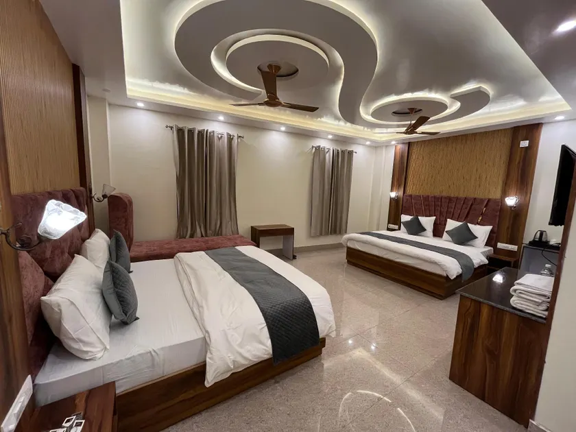 Hotel Grand Safari - Image 1