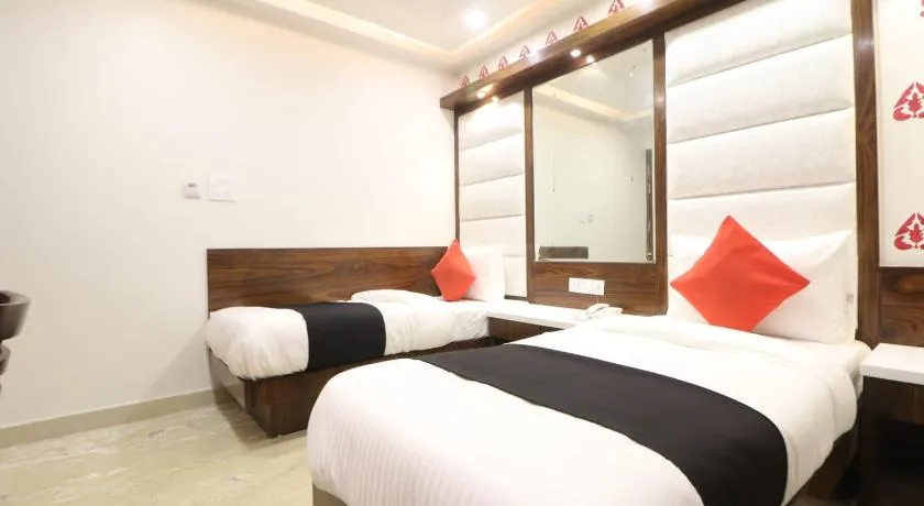 Hotel Kabir Palace Karol Bagh - Image 1