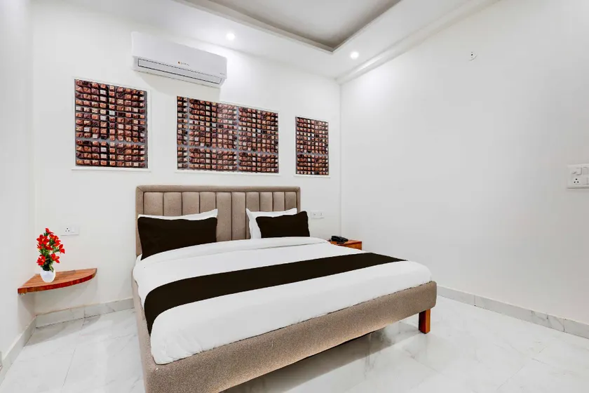 Townhouse Faridabad Crown Interiorz Mall - Image 1