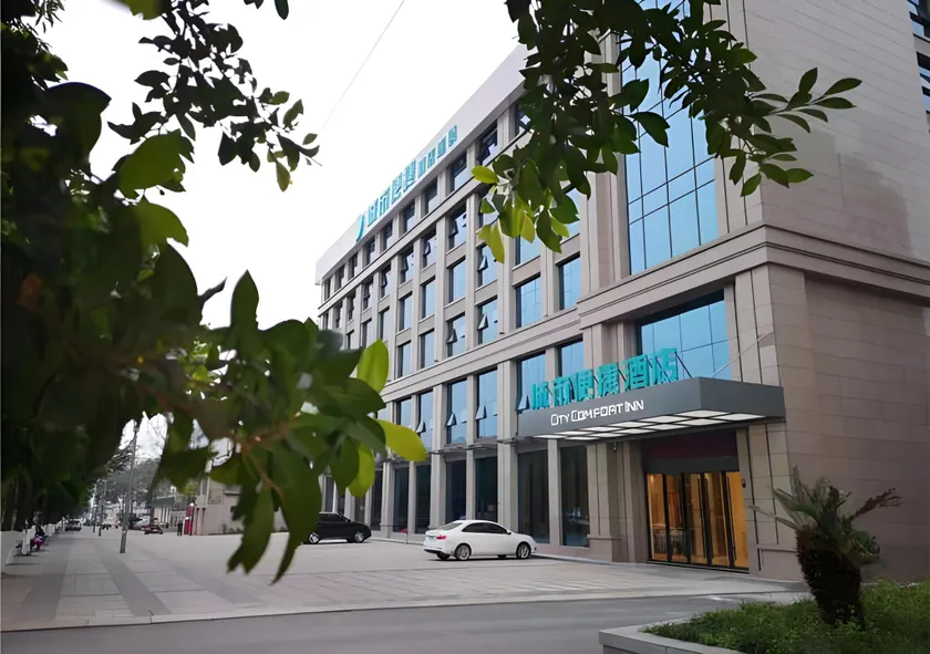 City Comfort Inn Chengdu Pengzhou Passenger Center - Image 1