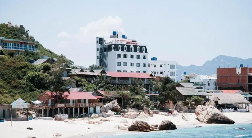 Tôm Hùm Palace - Image 1