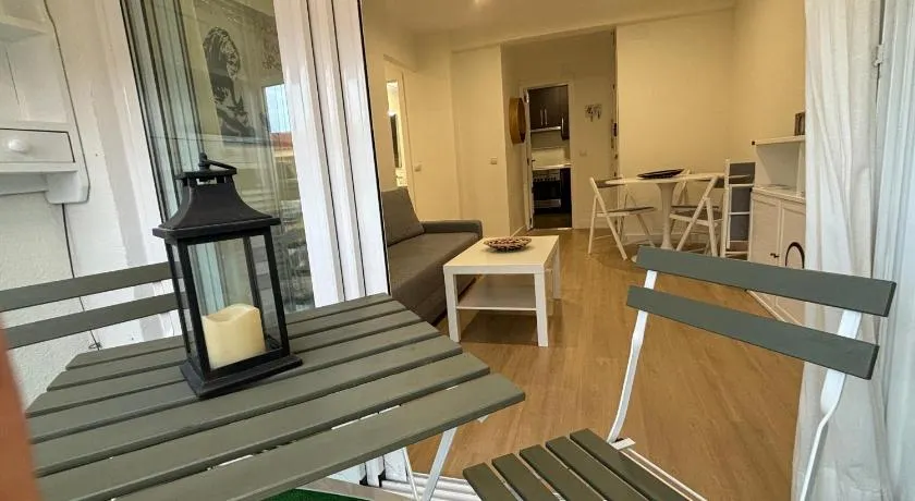 Espacioso Apartamento Familiar con terraza en Aranjuez - Confort, Tranquilidad y Netflix Incluido - Image 1