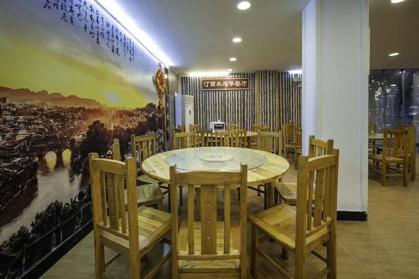 Fenghuang Ancient Town Tinglan Waterfront High-end B&B - Image 1