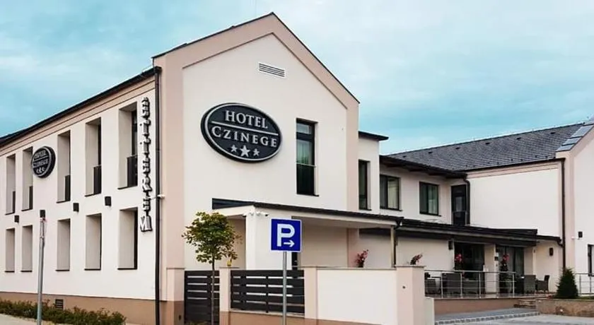 Hotel Czinege & Étterem - Image 1