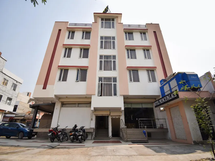 Hotel O Grand Decor - Image 1