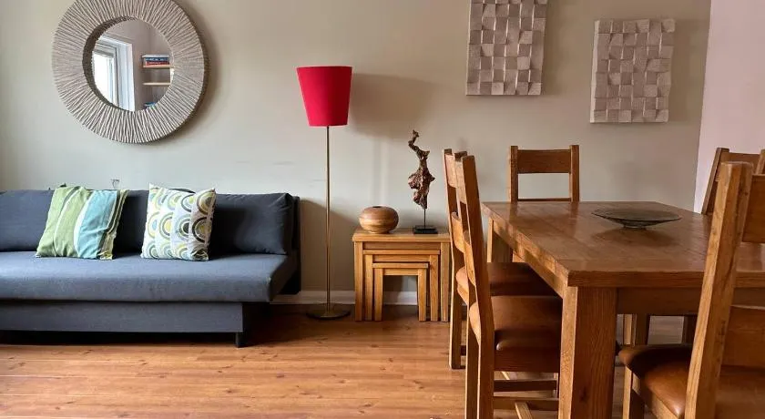 Beautiful house in Clydebank - Image 1