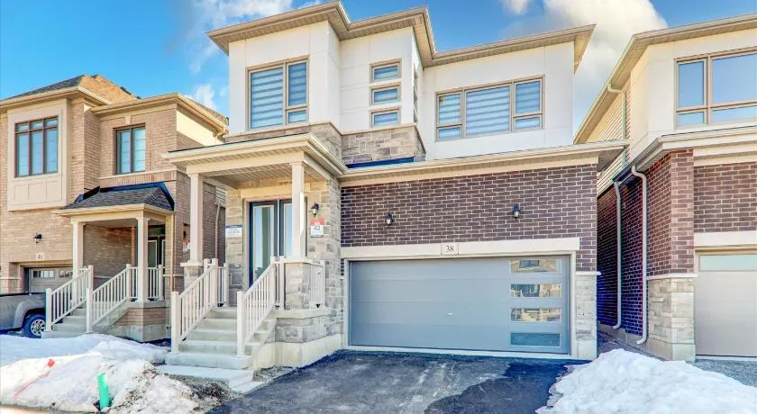West Oak, Detached New Modern House in South of Barrie - Built for Comfort - Image 1