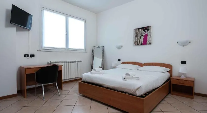 Wayco Rooms - Image 1