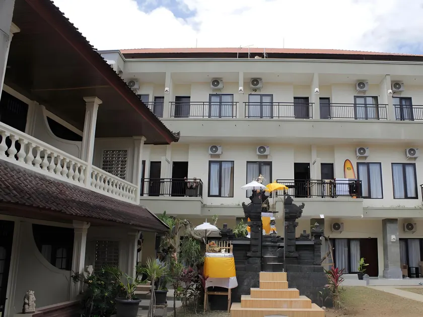 Hotel Ayu Beach Inn - Image 1