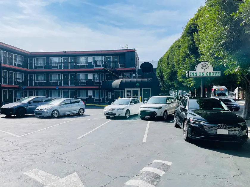 Symphony Inn - Image 1