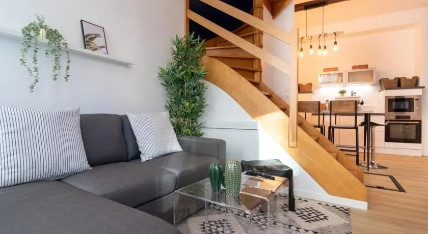 Unique 3 bed house in Old Lille! - Image 1