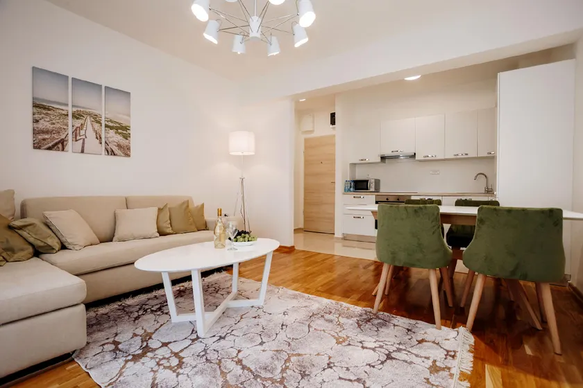 Apartment in a complex with a swimming pool - Image 1