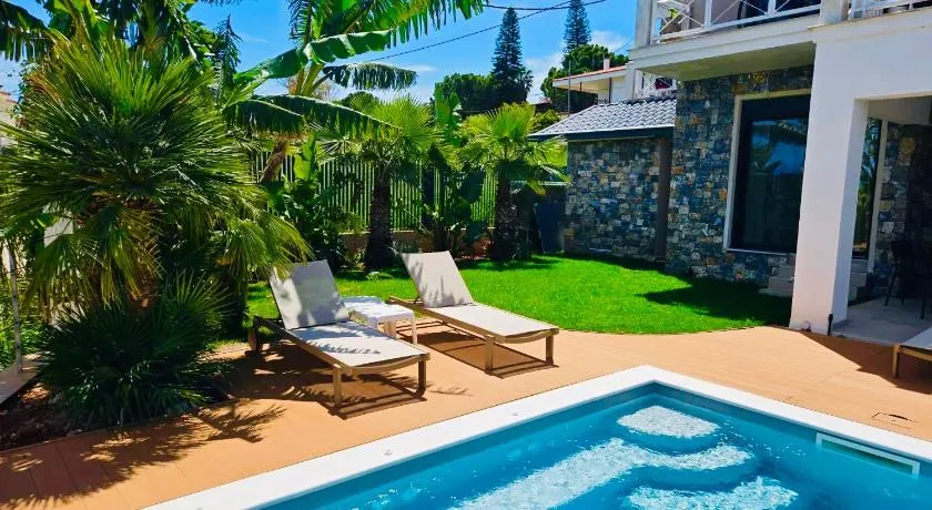 Rastoni 1 Sea View Suite with shared pool - Image 1