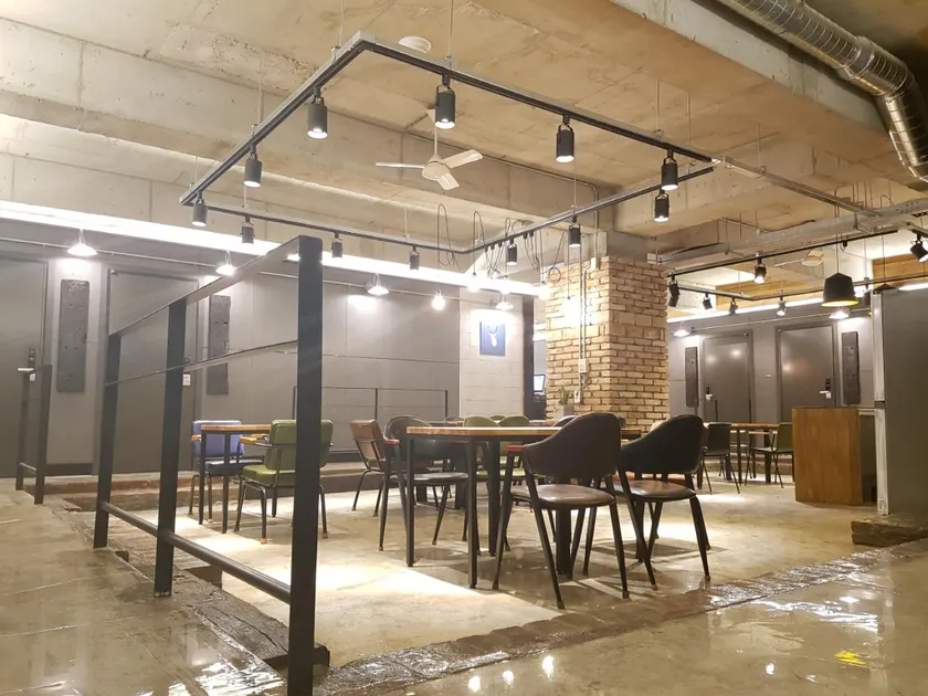 Travel Light Hostel - Image 1