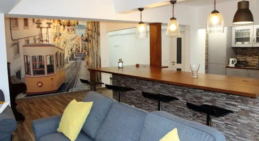 Santos Deluxe Apartment - Image 1