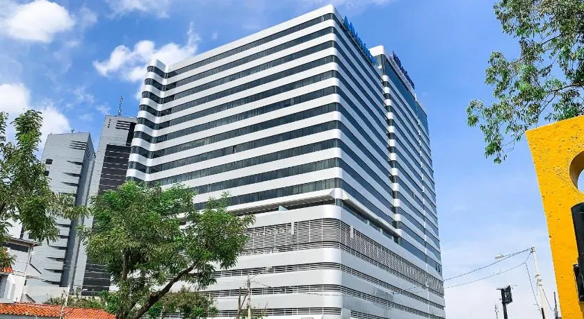 NEW! Suite,Piscina de lujo, GYM, WiFi, Tv en Guayaquil zona ejecutiva - Image 1