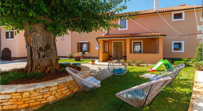 3 Bedroom Cozy Home In Svetvincenat - Image 1