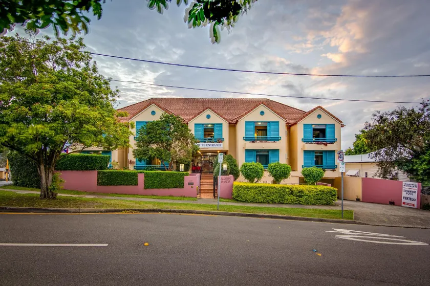 Albion Manor - Image 1