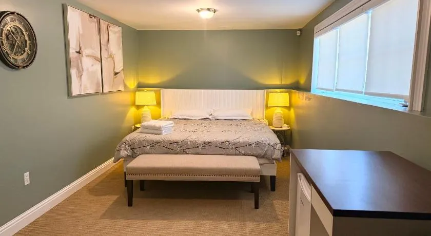 King Bed Room - Image 1