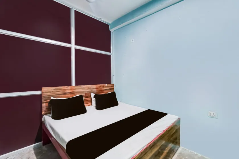 SPOT ON by OYO Yatri Nivas Hotel - Image 1