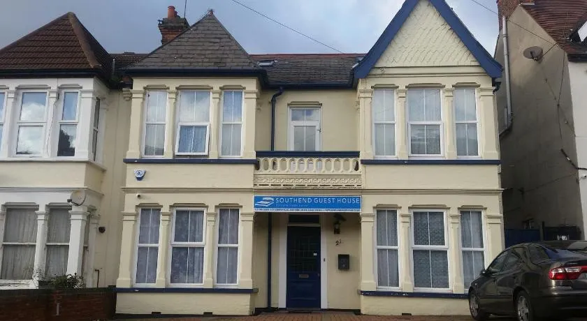 Southend Guest House - Close to Beach, Train Station & Southend Airport - Image 1