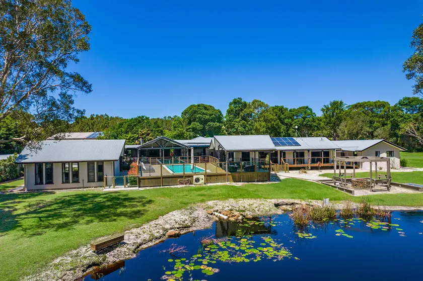 Lennox Coastal Retreat - resort-style home w. pool - Image 1