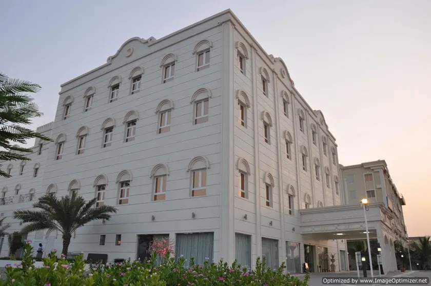 Royal Gardens Hotel - Image 1