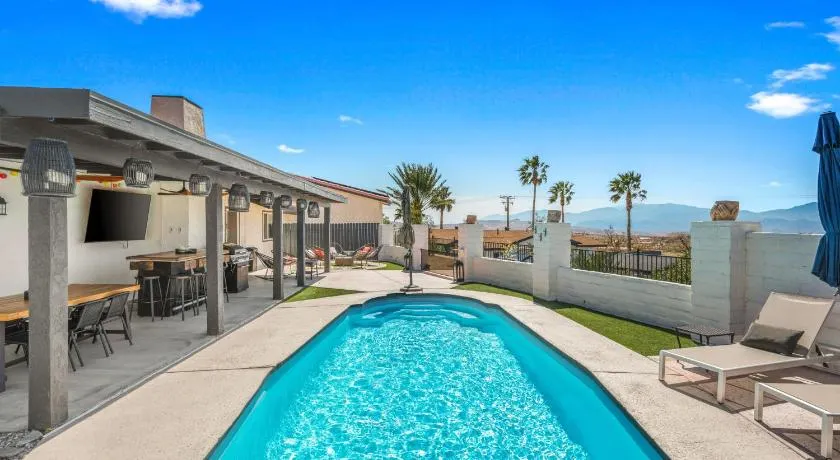 Mountain View Oasis - Private Pool, Game Room & Fire Pit Overlooking Coachella Valley - Image 1