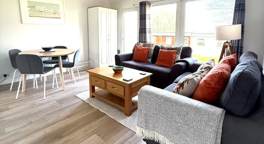51 Norton Park - Image 1