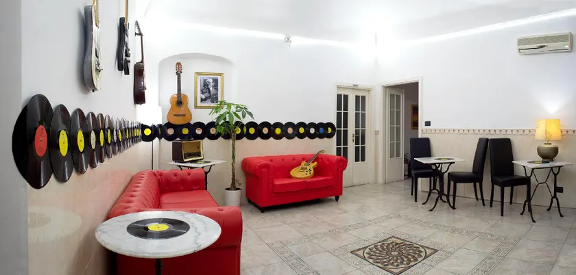 Red and Blues Music Hotel Genova - Image 1