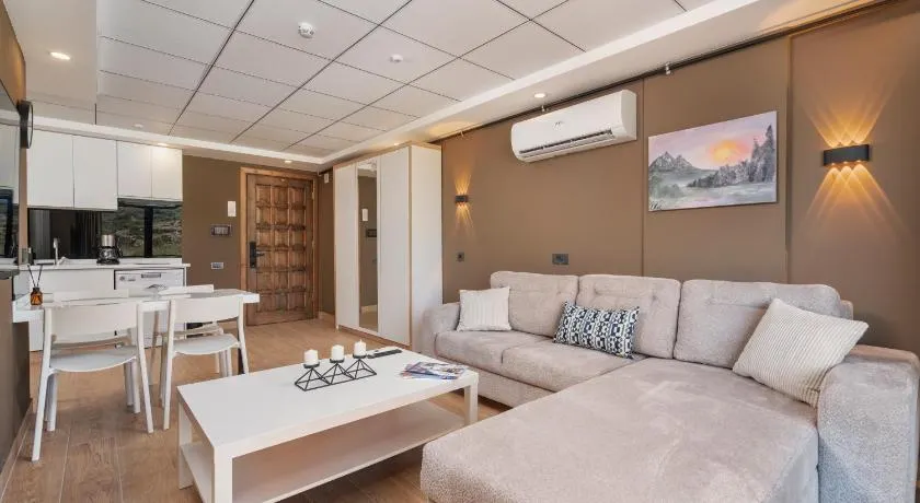 Demirel Suites Antalya-Lara Plajlar ve Havalimanına Yakın - Image 1