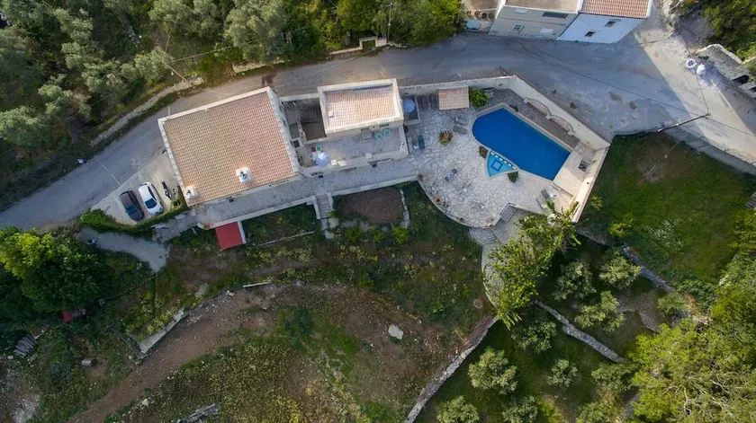Zouridi Villa Park - Image 1