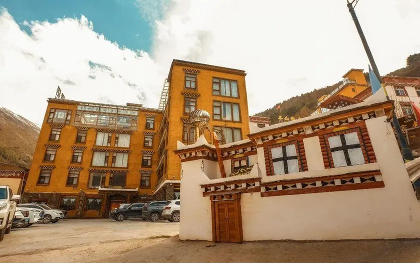 Kawala Hotel (Kangding Love Song Square National Highway G318) - Image 1