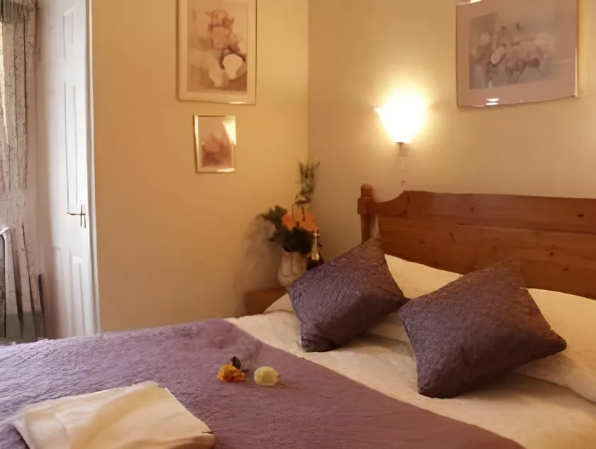 Brentwood Guest House - Image 1