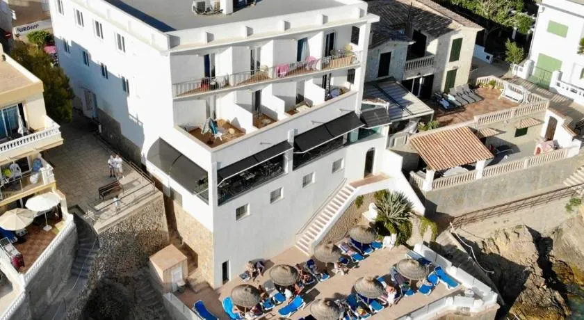 Hostal Dragonera - Image 1