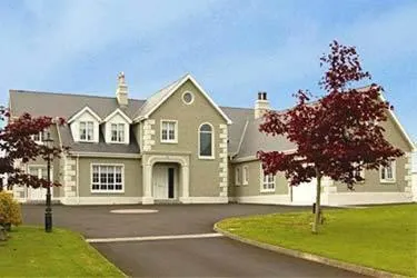 Dergfield House - Image 1