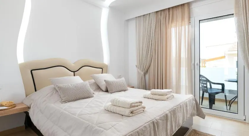 White House Kokas Luxury Apartments - Image 1