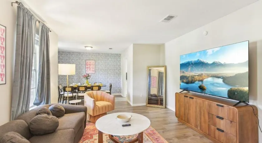 TX A&M! TAMU! Pet Friendly! 7 Beds, King & Queen! Billiards! Fire Pit Oasis! - Image 1